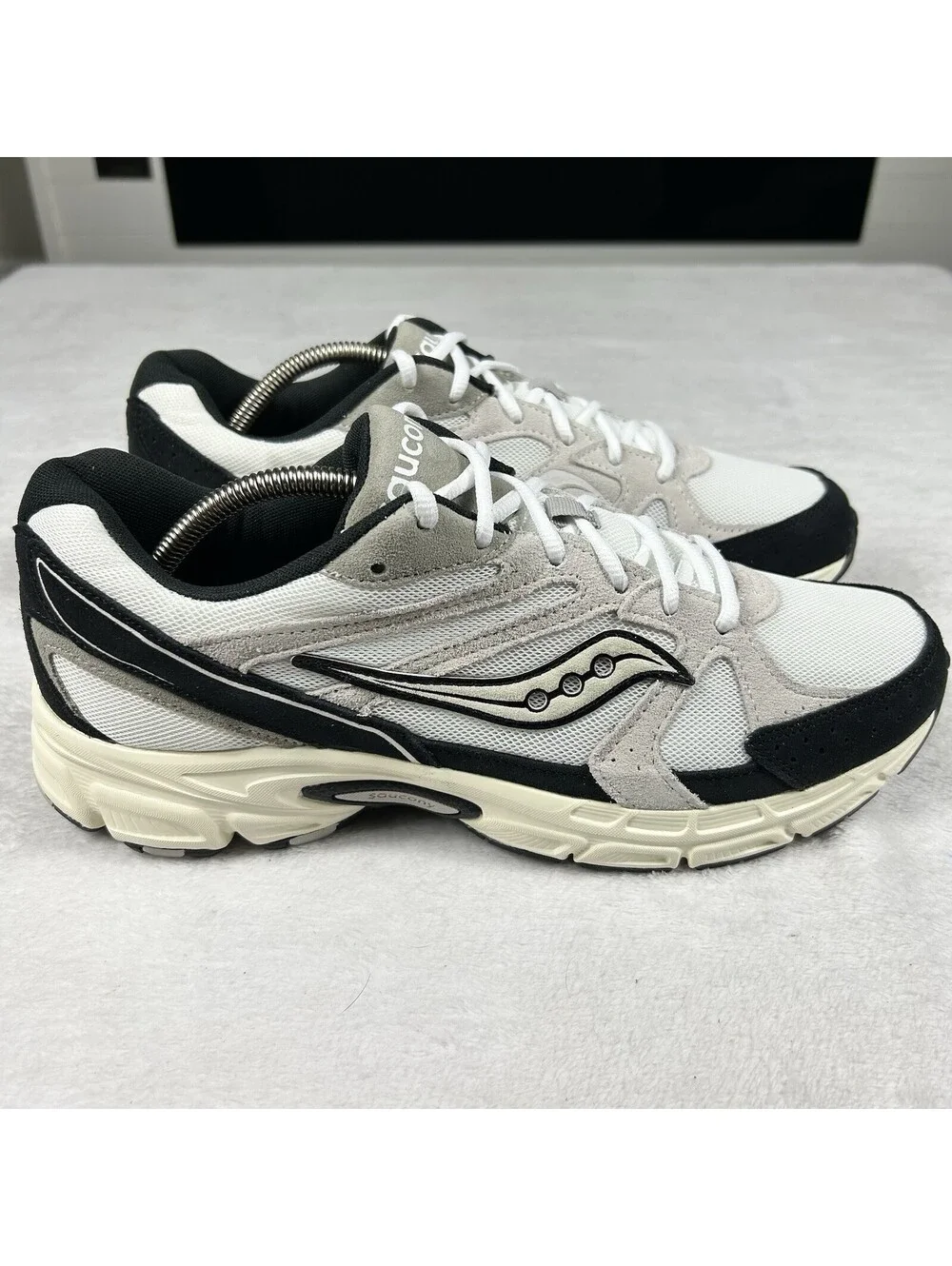 Saucony Ride Millennium Men’s Running Shoes Size 10 White Black Suede Sneakers